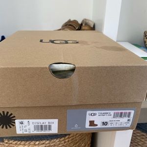 Uggs boots toddler size 10